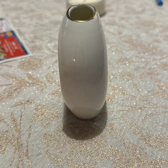 Chokin Style Cream Porcelain Bud Vase With 24K Gold Peacock Motif - Picture 4 of 6